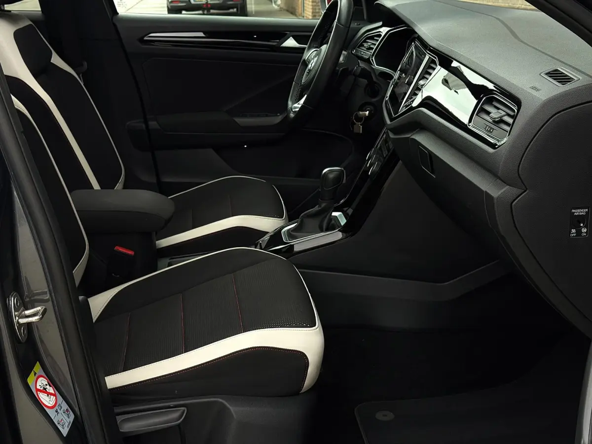 1.5 TSI Sport Business R / PANO / CARPLAY / MODE SPORT / ACC / GARANTIE / LED / DODEHOEK /CAMERA / LUXE LEDER /