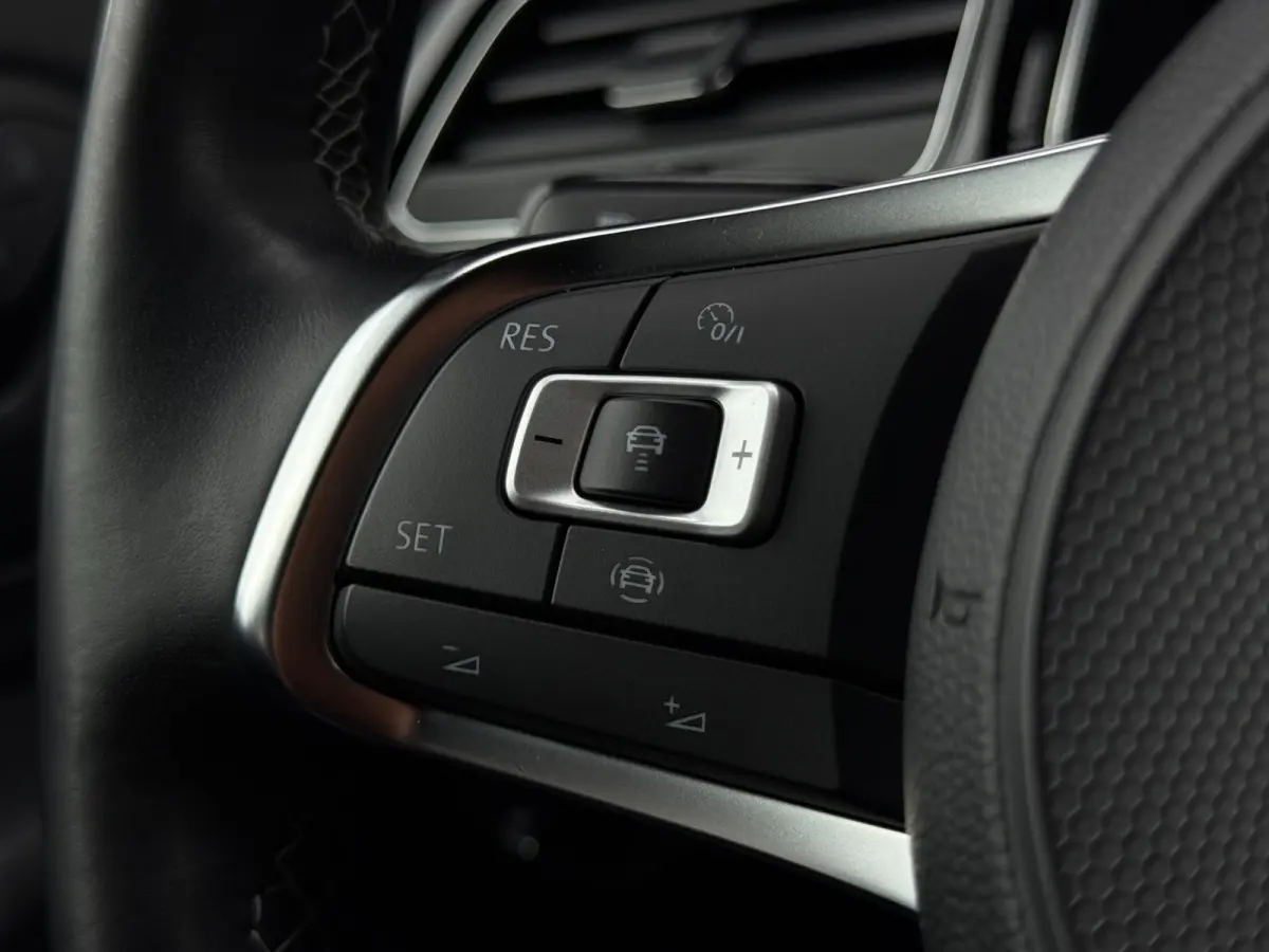 1.5 TSI Sport Business R / PANO / CARPLAY / MODE SPORT / ACC / GARANTIE / LED / DODEHOEK /CAMERA / LUXE LEDER /