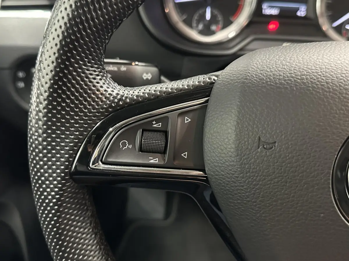 1.0 TSI Greentech Ambition Business NAVI ECC CARPLAY CRUISE STOELVERWARMING.