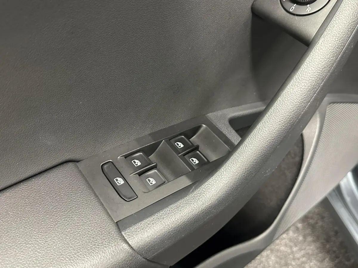 1.0 TSI Greentech Ambition Business NAVI ECC CARPLAY CRUISE STOELVERWARMING.