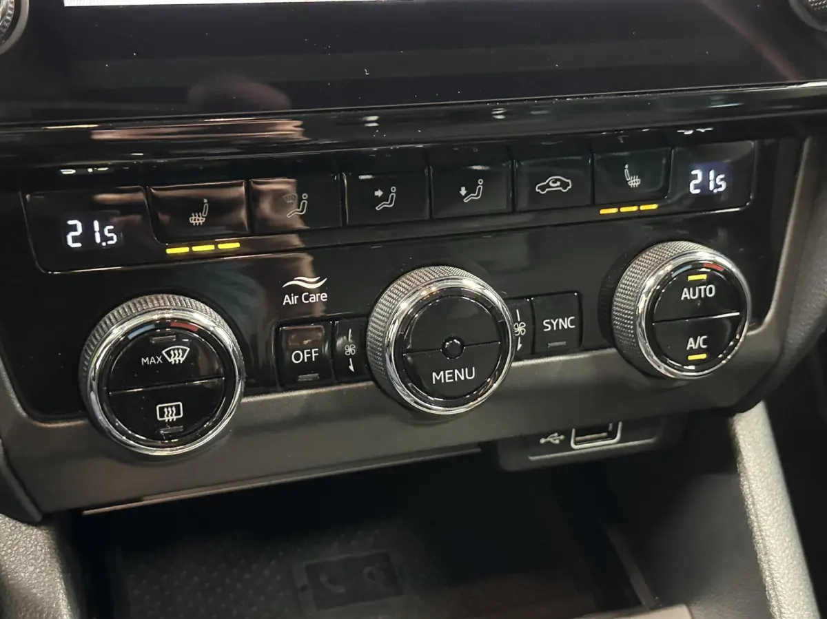 1.0 TSI Greentech Ambition Business NAVI ECC CARPLAY CRUISE STOELVERWARMING.