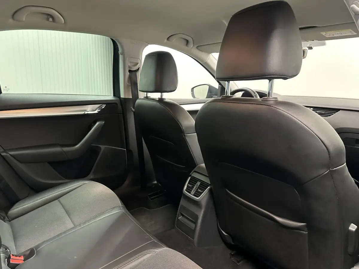 1.0 TSI Greentech Ambition Business NAVI ECC CARPLAY CRUISE STOELVERWARMING.