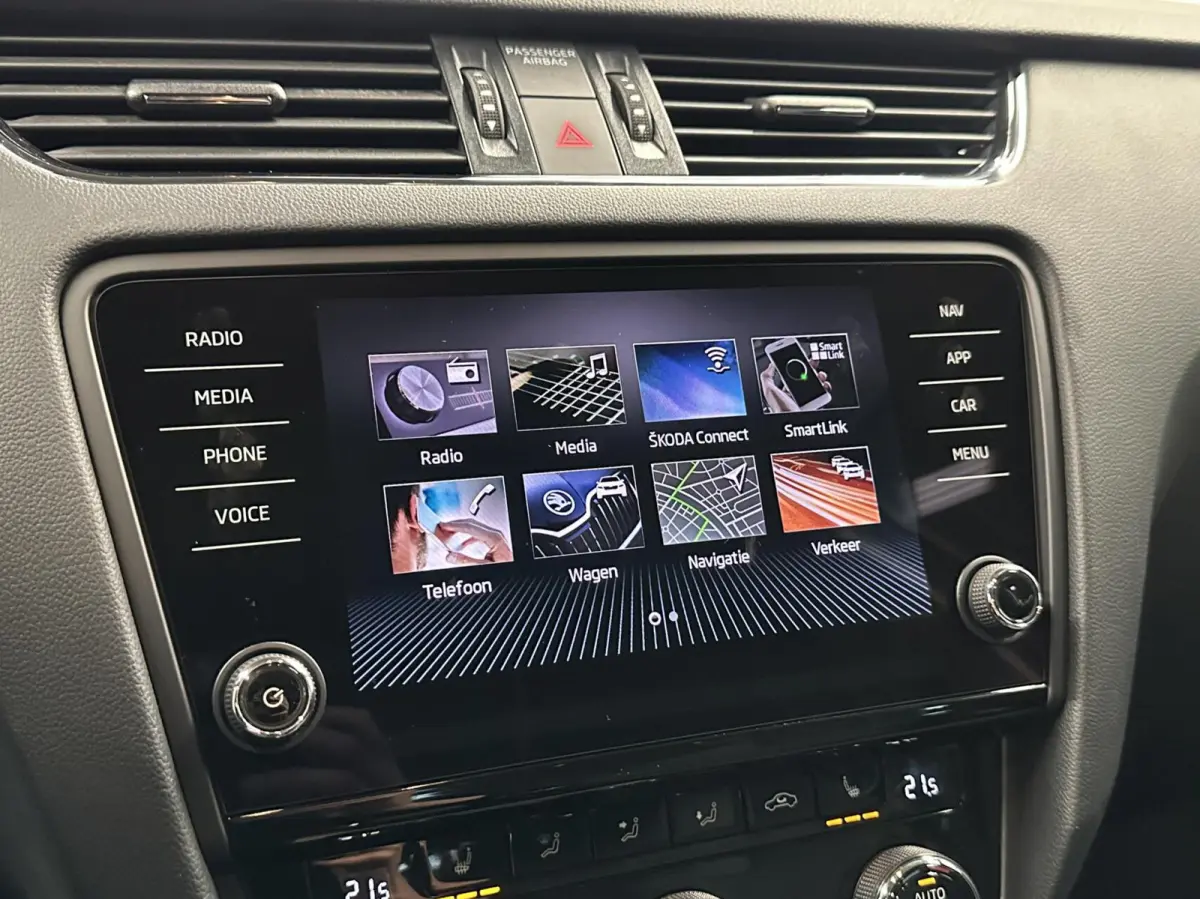 1.0 TSI Greentech Ambition Business NAVI ECC CARPLAY CRUISE STOELVERWARMING.