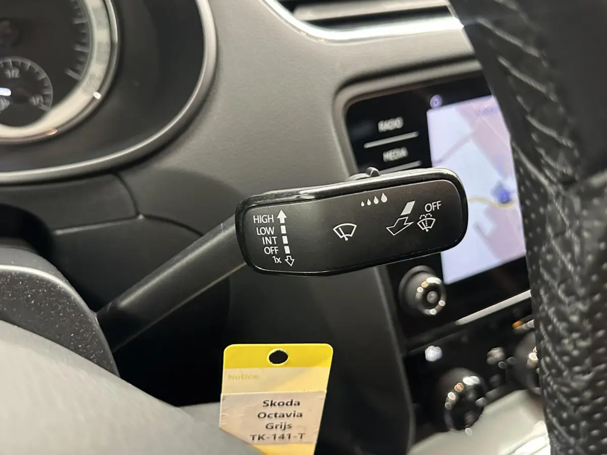 1.0 TSI Greentech Ambition Business NAVI ECC CARPLAY CRUISE STOELVERWARMING.