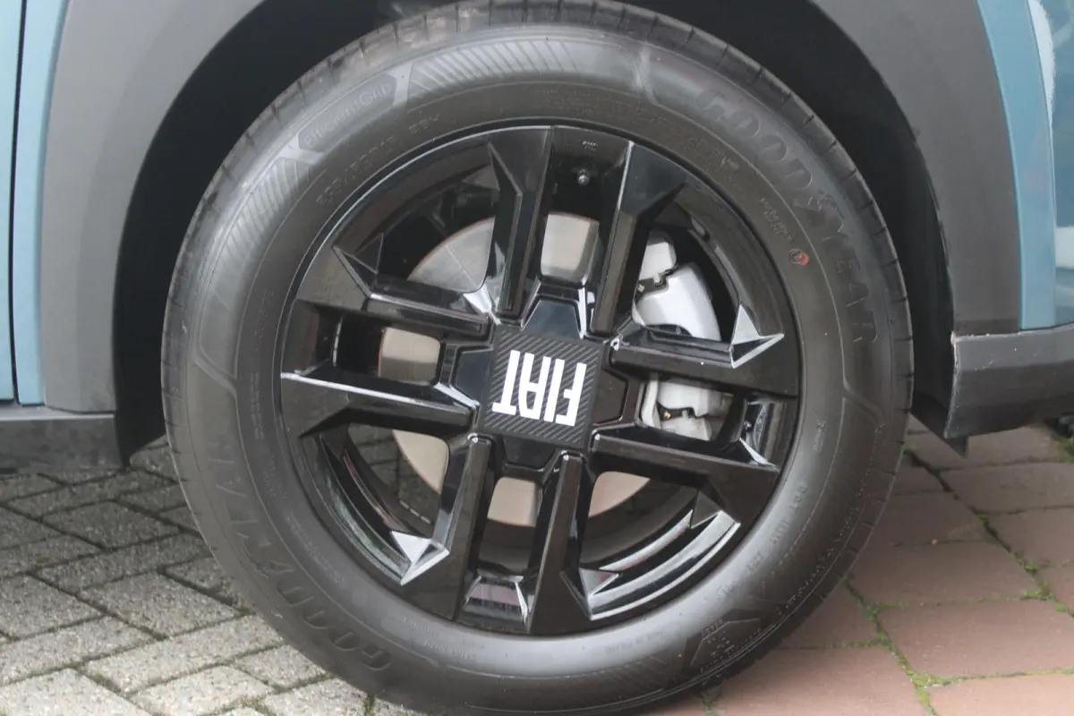1.2 Hybrid 110PK AUTOMAAT ICON | PACK STYLE: 16" LICHTMETALEN VELGEN HOOGGLANS ZWART, DAKRAILS ZWART, EXTRA GETINTE ACHTERRUITEN, IN HOOGTE VERSTELBARE PASSAGIERSSTOEL, MIDDENARMSTEUN, STYLE