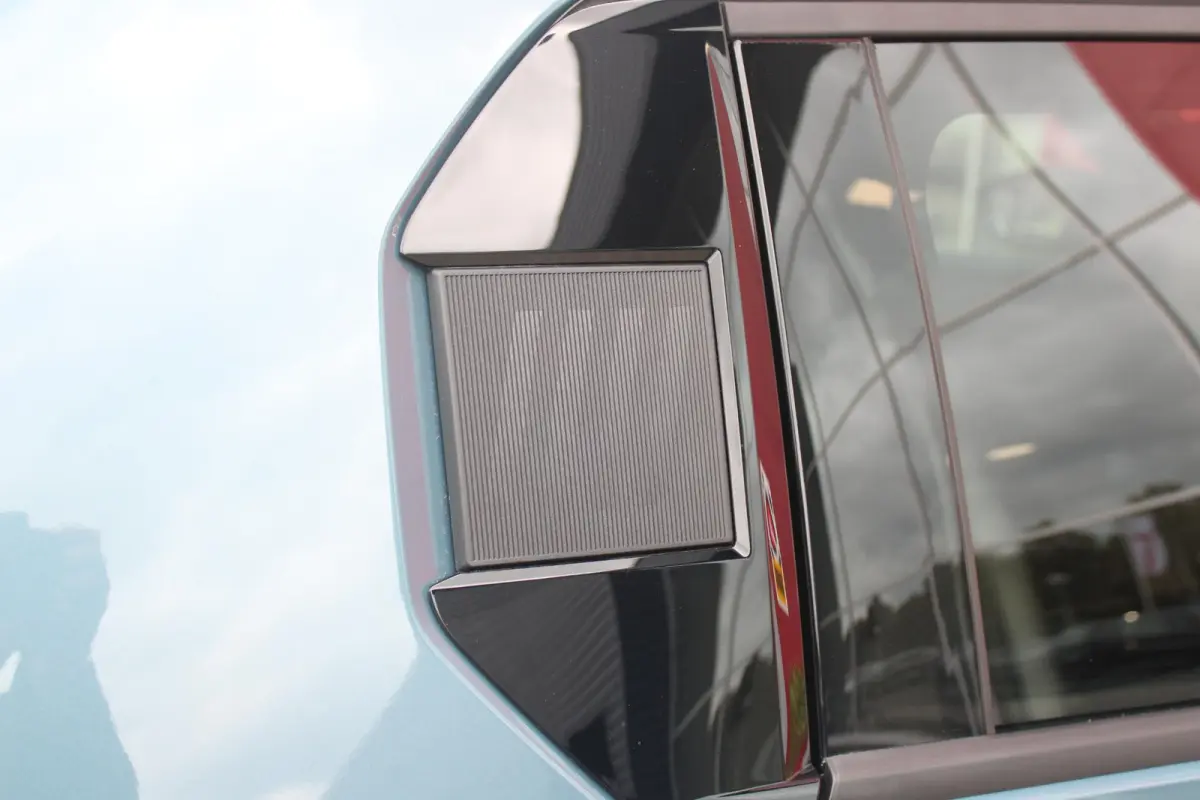 1.2 Hybrid 110PK AUTOMAAT ICON | PACK STYLE: 16" LICHTMETALEN VELGEN HOOGGLANS ZWART, DAKRAILS ZWART, EXTRA GETINTE ACHTERRUITEN, IN HOOGTE VERSTELBARE PASSAGIERSSTOEL, MIDDENARMSTEUN, STYLE