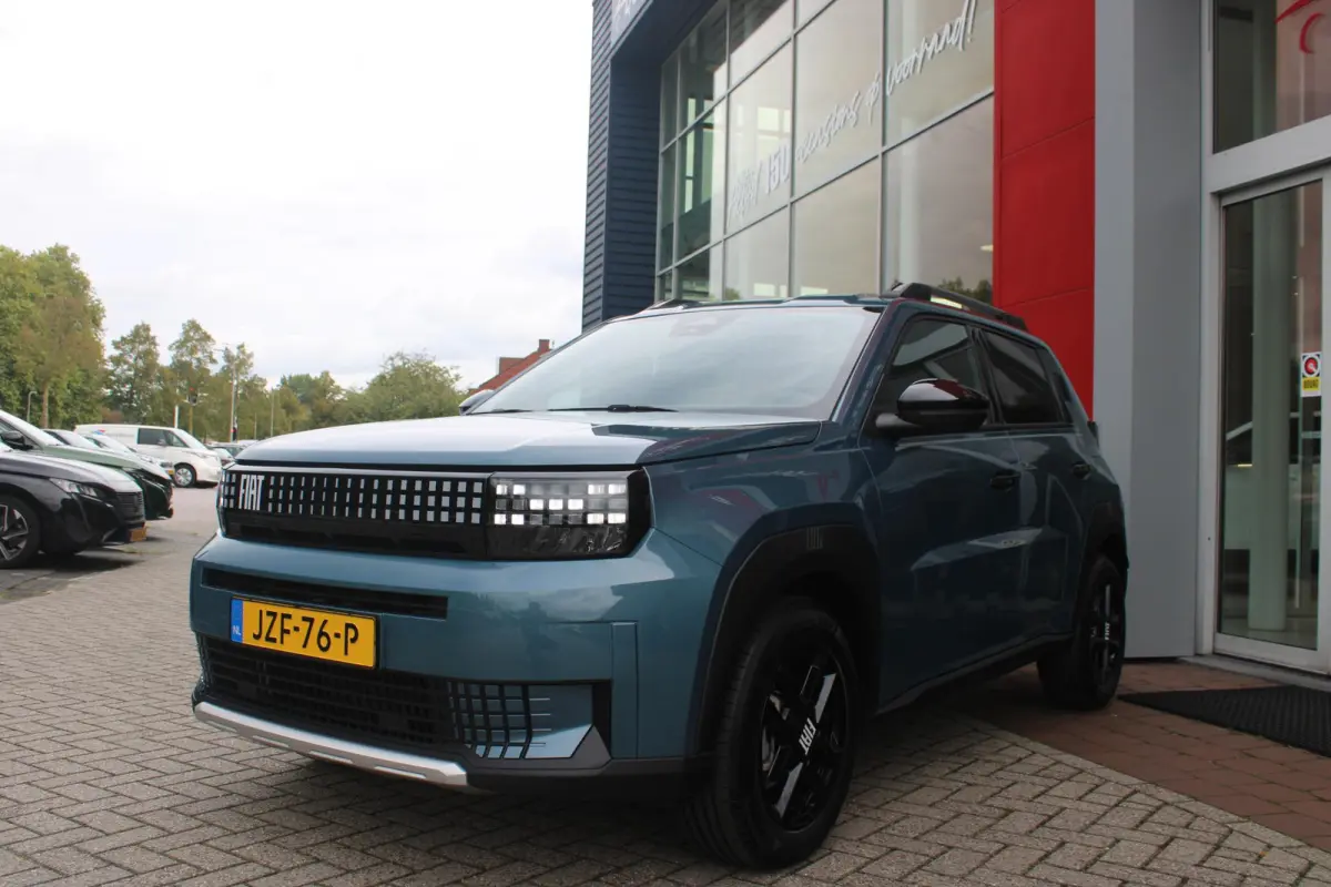 1.2 Hybrid 110PK AUTOMAAT ICON | PACK STYLE: 16" LICHTMETALEN VELGEN HOOGGLANS ZWART, DAKRAILS ZWART, EXTRA GETINTE ACHTERRUITEN, IN HOOGTE VERSTELBARE PASSAGIERSSTOEL, MIDDENARMSTEUN, STYLE