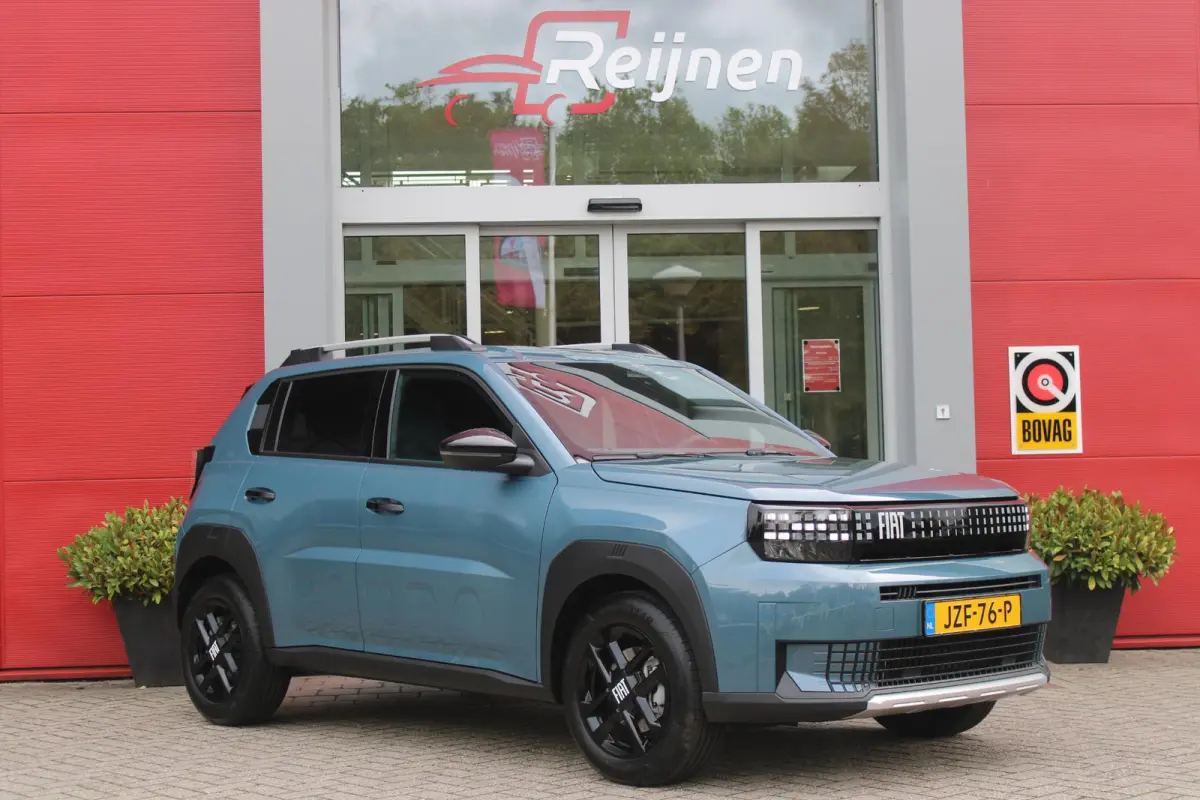 1.2 Hybrid 110PK AUTOMAAT ICON | PACK STYLE: 16" LICHTMETALEN VELGEN HOOGGLANS ZWART, DAKRAILS ZWART, EXTRA GETINTE ACHTERRUITEN, IN HOOGTE VERSTELBARE PASSAGIERSSTOEL, MIDDENARMSTEUN, STYLE