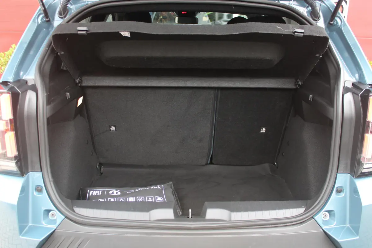 1.2 Hybrid 110PK AUTOMAAT ICON | PACK STYLE: 16" LICHTMETALEN VELGEN HOOGGLANS ZWART, DAKRAILS ZWART, EXTRA GETINTE ACHTERRUITEN, IN HOOGTE VERSTELBARE PASSAGIERSSTOEL, MIDDENARMSTEUN, STYLE