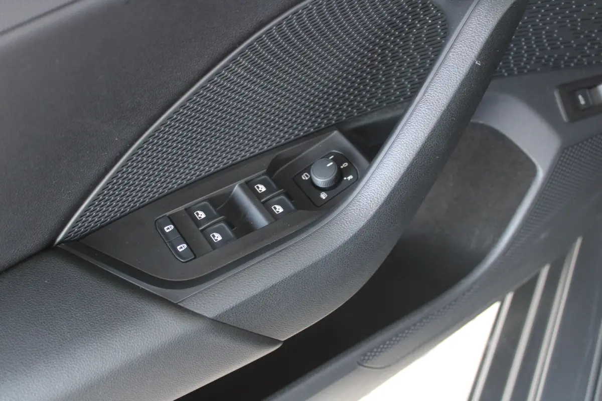 1.0 e-TSI Business Edition Plus | Trekhaak wegklapbaar | Dode-hoekdetectie | Elektrische achterklep | ACC |