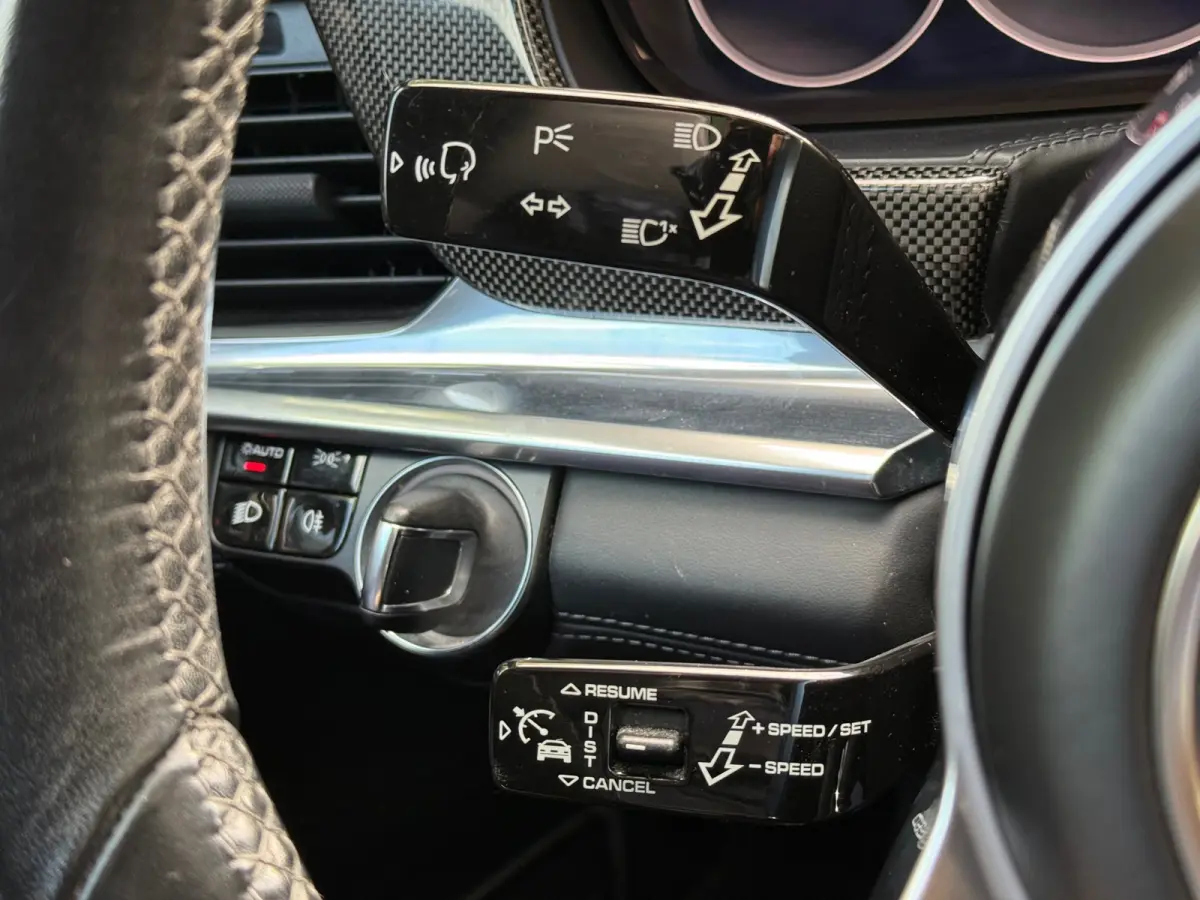 Turbo 4.0 V8 550 PK | Origineel NL | NAP | Zeer rijk uitgerust l Volledige Historie l 230k NP l