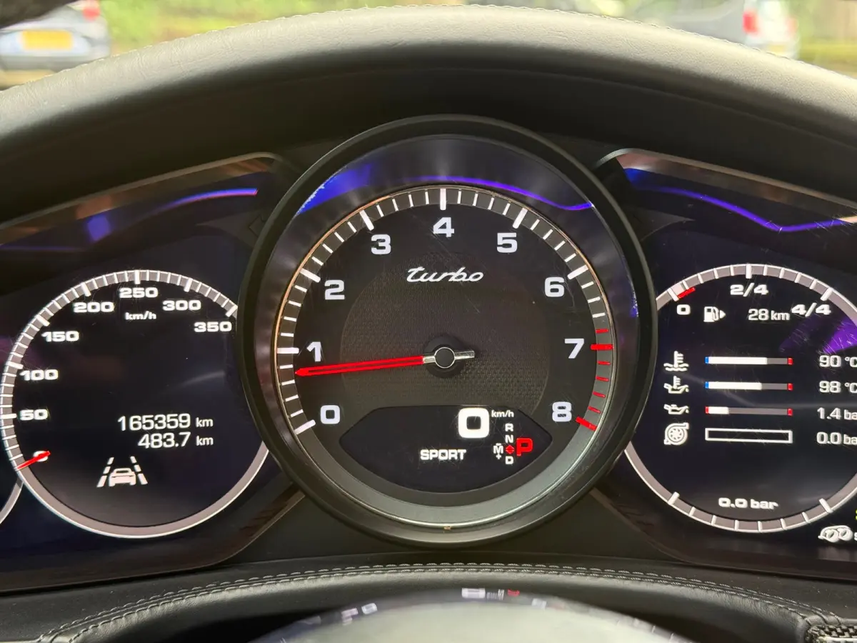Turbo 4.0 V8 550 PK | Origineel NL | NAP | Zeer rijk uitgerust l Volledige Historie l 230k NP l