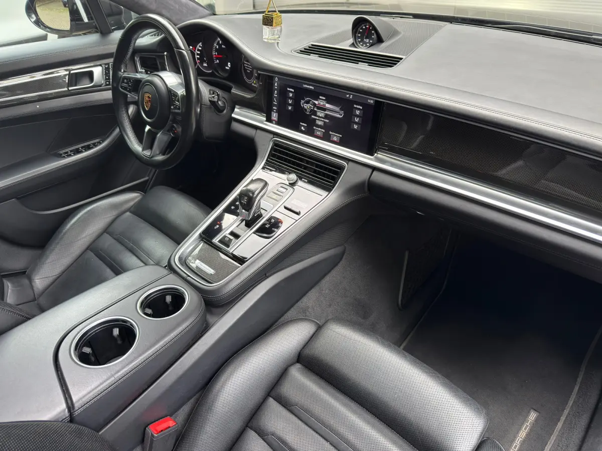Turbo 4.0 V8 550 PK | Origineel NL | NAP | Zeer rijk uitgerust l Volledige Historie l 230k NP l