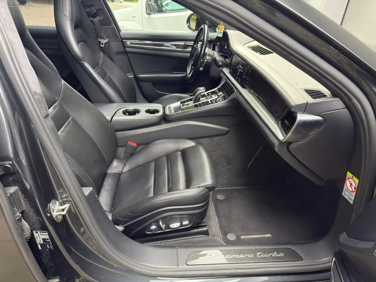 Turbo 4.0 V8 550 PK | Origineel NL | NAP | Zeer rijk uitgerust l Volledige Historie l 230k NP l