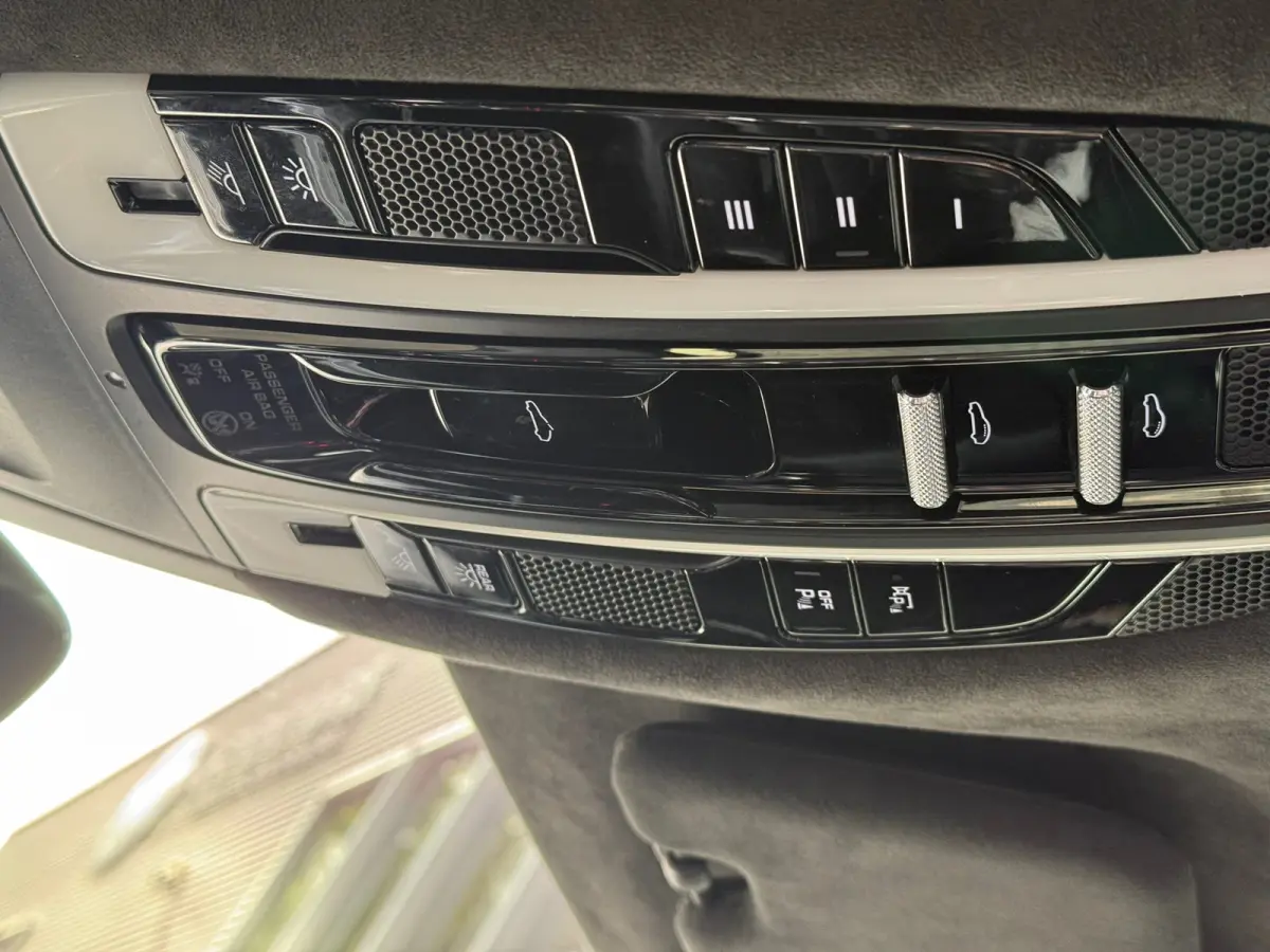 Turbo 4.0 V8 550 PK | Origineel NL | NAP | Zeer rijk uitgerust l Volledige Historie l 230k NP l