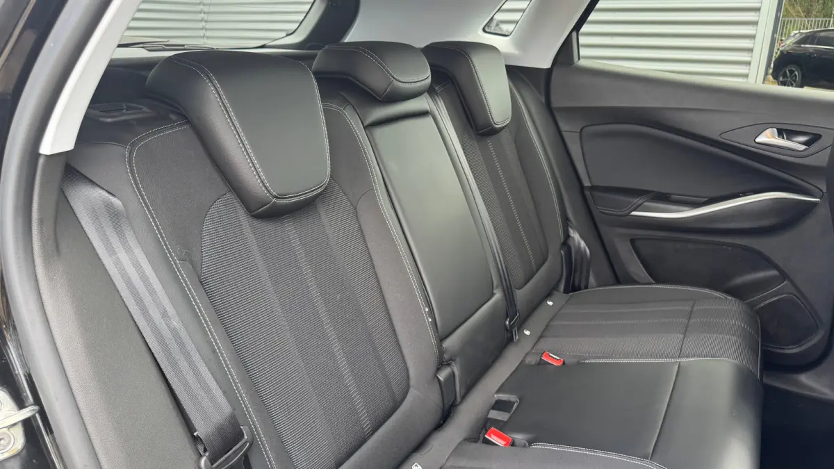 1.6 TURBO HYBRID 225PK GS AUTOMAAT / NAVI / LEDER / CLIMA / LED / PDC / AGR / 18" LMV / BLUETOOTH / ADAPT. CRUISECONTROL !!