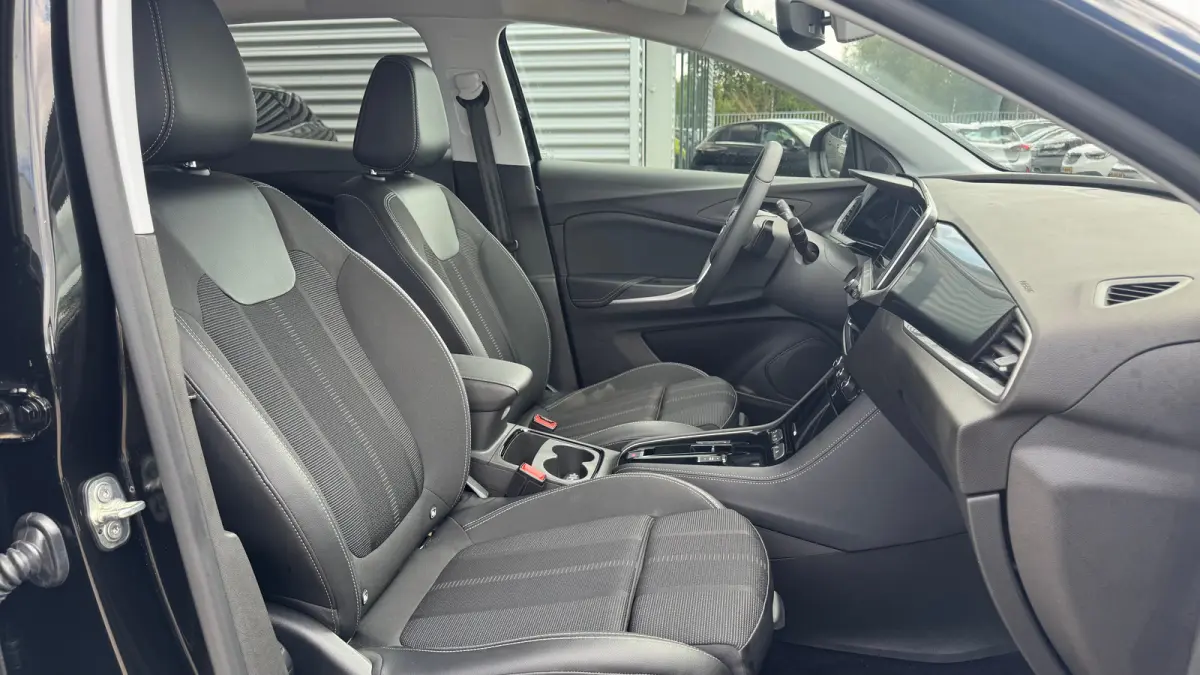1.6 TURBO HYBRID 225PK GS AUTOMAAT / NAVI / LEDER / CLIMA / LED / PDC / AGR / 18" LMV / BLUETOOTH / ADAPT. CRUISECONTROL !!
