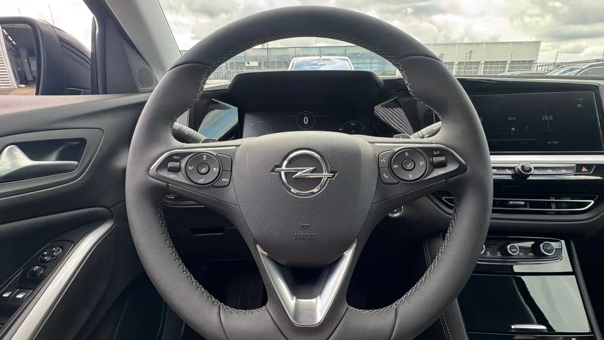 1.6 TURBO HYBRID 225PK GS AUTOMAAT / NAVI / LEDER / CLIMA / LED / PDC / AGR / 18" LMV / BLUETOOTH / ADAPT. CRUISECONTROL !!