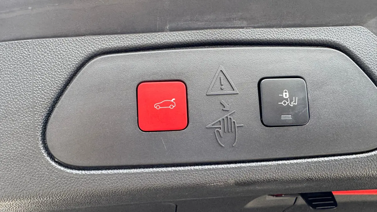 1.6 TURBO HYBRID 225PK GS AUTOMAAT / NAVI / LEDER / CLIMA / LED / PDC / AGR / 18" LMV / BLUETOOTH / ADAPT. CRUISECONTROL !!