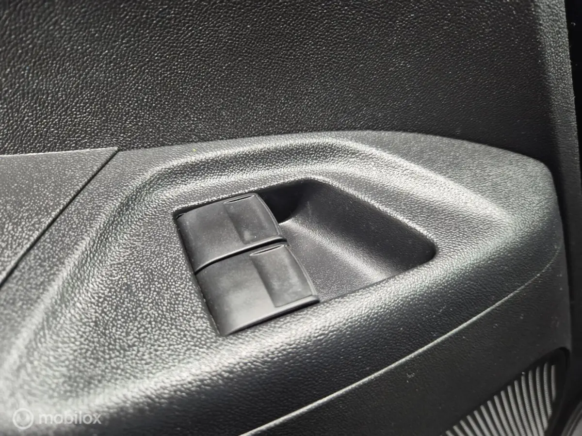 1.0 e-VTi Feel AIRCO BLUETOOTH NAP 2E EIGENAAR