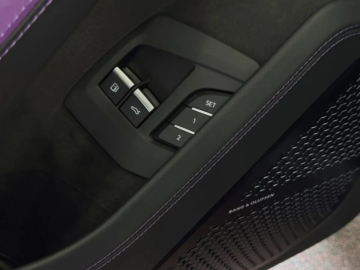 4.0 V8 800 PK ALLE OPTIES/CARBON /AD PERSONAM/ VIOLA MITHRAS/ PANO / MASSAGE phev . Viola Mithras