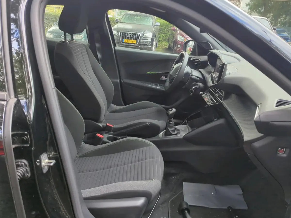 1.2 PureTech 100pk Active | Navigatie | Camera | Trekhaak | Nieuw model | Apple carplay | NL auto | 1e Eigenaar |