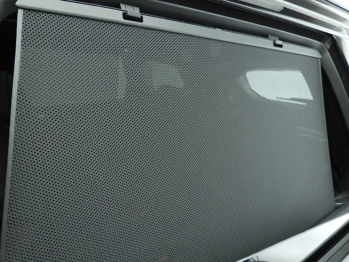30e xDrive M-Sportpakket / Panoramadak / Trekhaak / LED / SOH 100% / Getint glas / Park assist / Alu wielen 21 inch