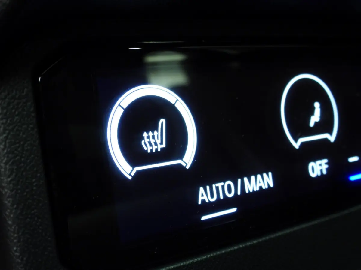 30e xDrive M-Sportpakket / Panoramadak / Trekhaak / LED / SOH 100% / Getint glas / Park assist / Alu wielen 21 inch