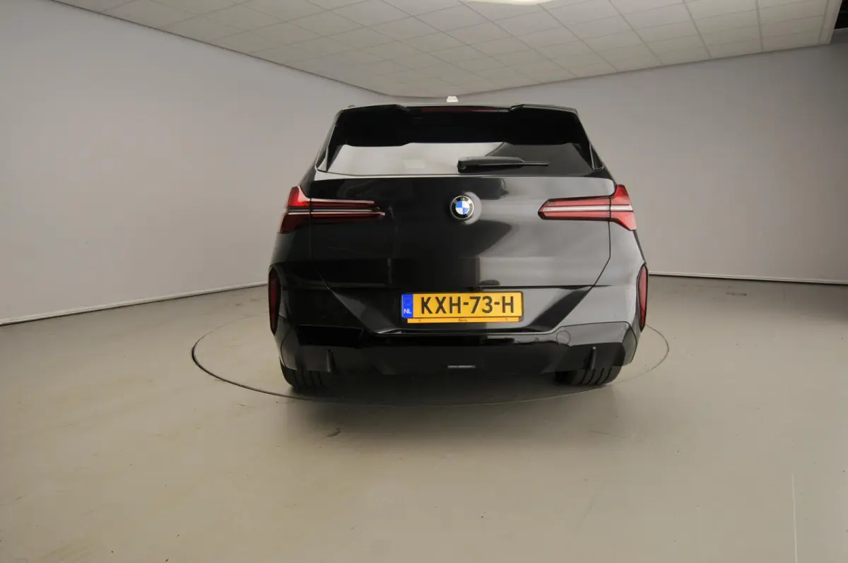 30e xDrive M-Sportpakket / Panoramadak / Trekhaak / LED / SOH 100% / Getint glas / Park assist / Alu wielen 21 inch