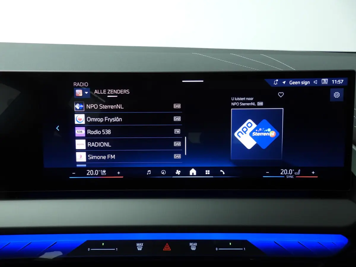 30e xDrive M-Sportpakket / Panoramadak / Trekhaak / LED / SOH 100% / Getint glas / Park assist / Alu wielen 21 inch