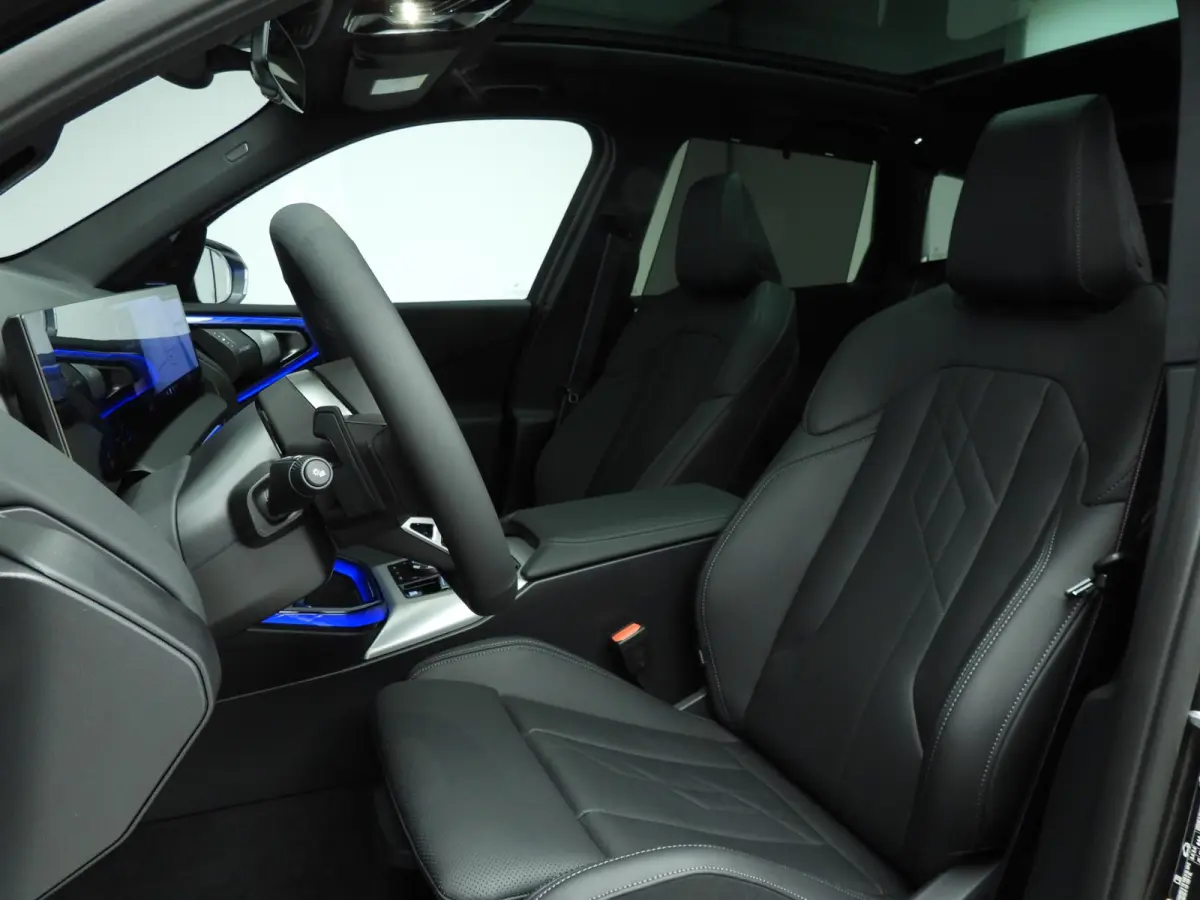30e xDrive M-Sportpakket / Panoramadak / Trekhaak / LED / SOH 100% / Getint glas / Park assist / Alu wielen 21 inch