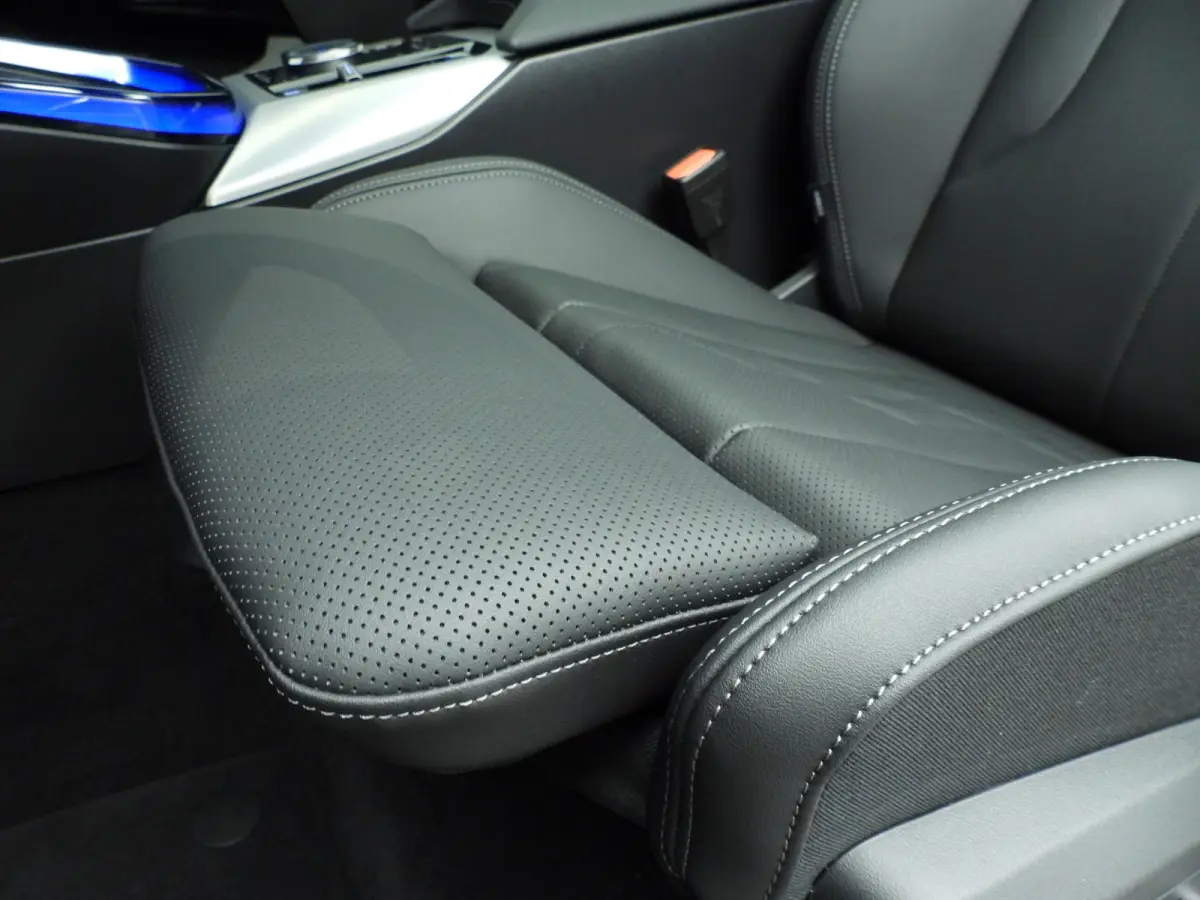 30e xDrive M-Sportpakket / Panoramadak / Trekhaak / LED / SOH 100% / Getint glas / Park assist / Alu wielen 21 inch