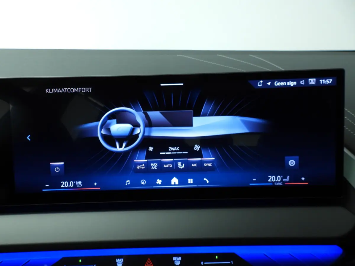 30e xDrive M-Sportpakket / Panoramadak / Trekhaak / LED / SOH 100% / Getint glas / Park assist / Alu wielen 21 inch