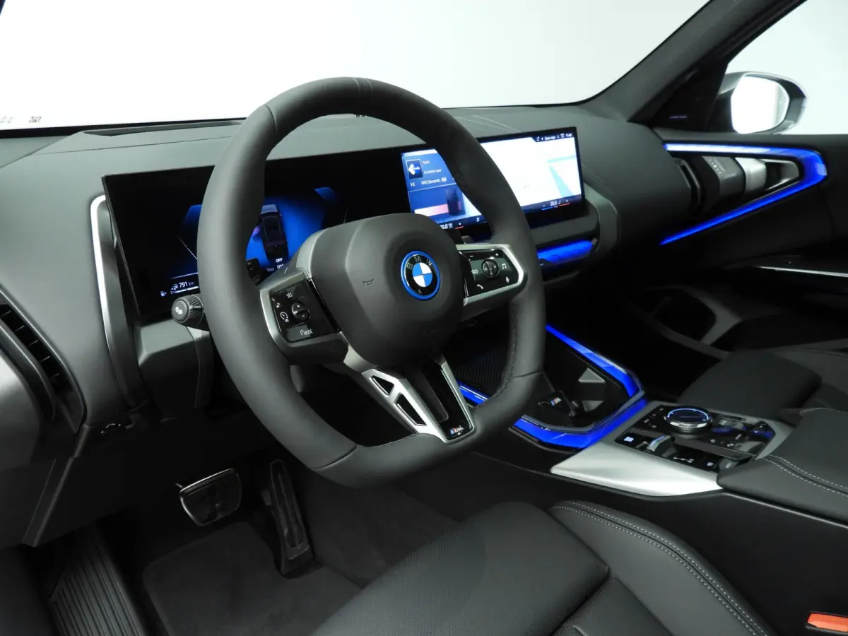 30e xDrive M-Sportpakket / Panoramadak / Trekhaak / LED / SOH 100% / Getint glas / Park assist / Alu wielen 21 inch