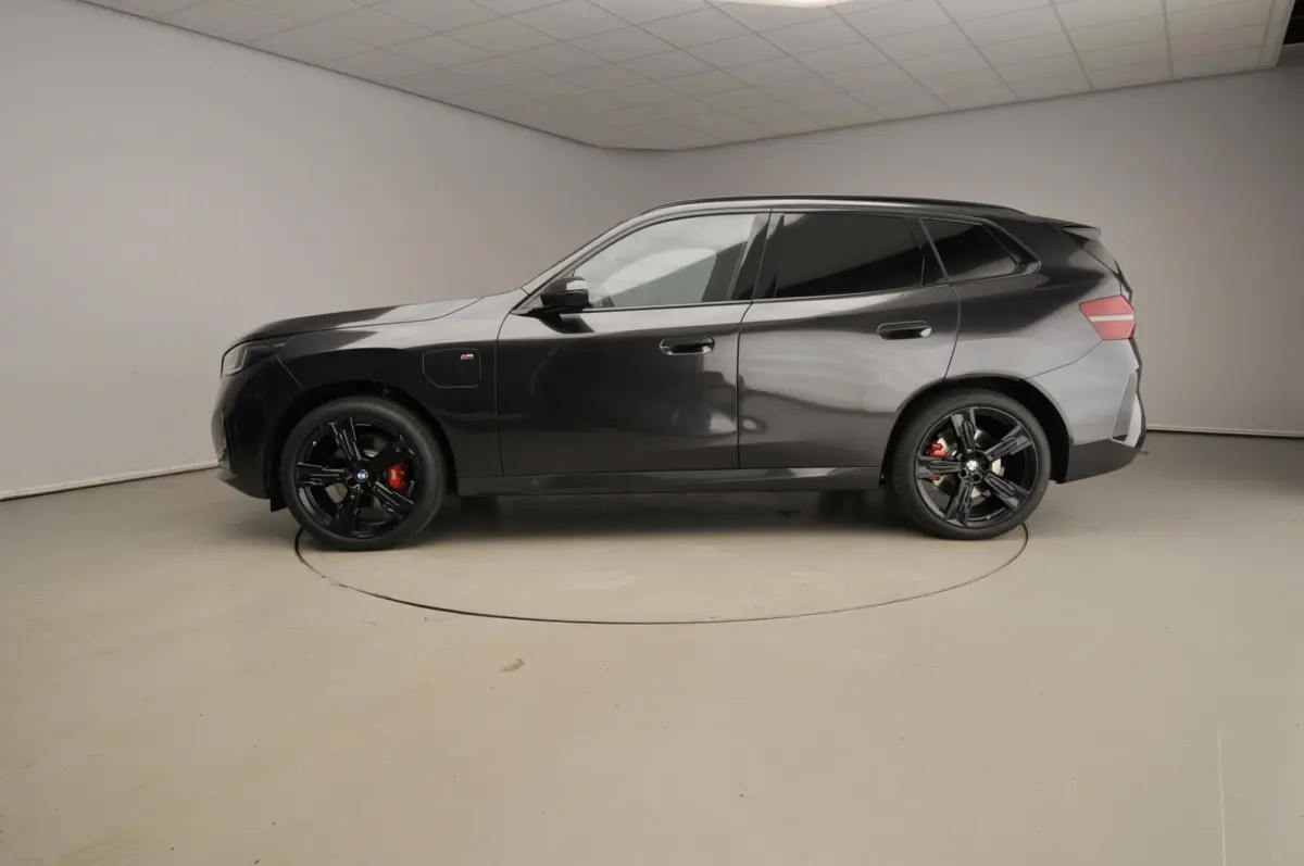30e xDrive M-Sportpakket / Panoramadak / Trekhaak / LED / SOH 100% / Getint glas / Park assist / Alu wielen 21 inch