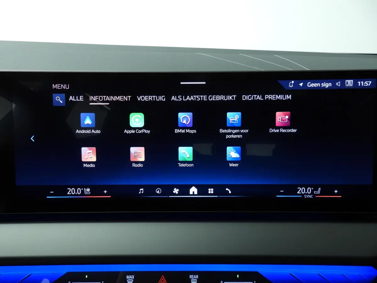 30e xDrive M-Sportpakket / Panoramadak / Trekhaak / LED / SOH 100% / Getint glas / Park assist / Alu wielen 21 inch