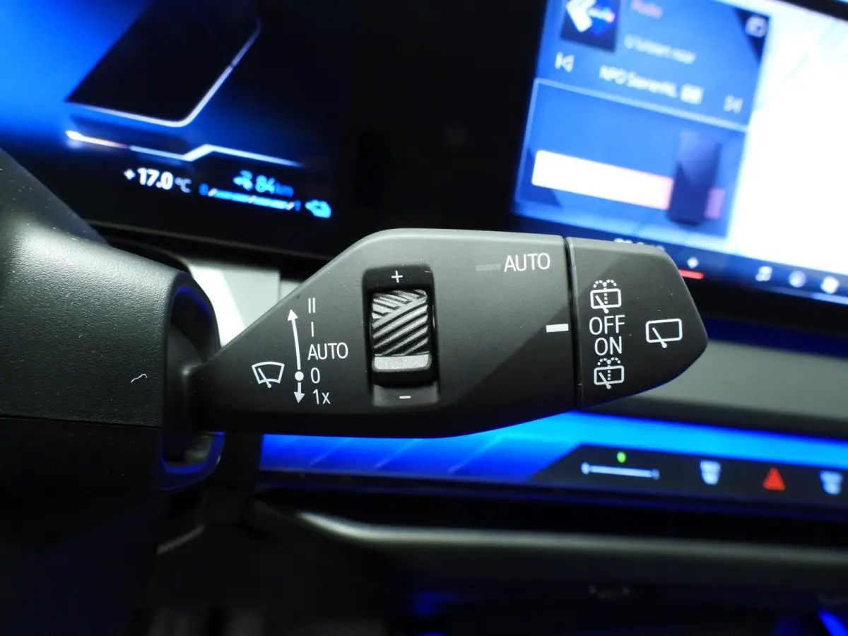 30e xDrive M-Sportpakket / Panoramadak / Trekhaak / LED / SOH 100% / Getint glas / Park assist / Alu wielen 21 inch