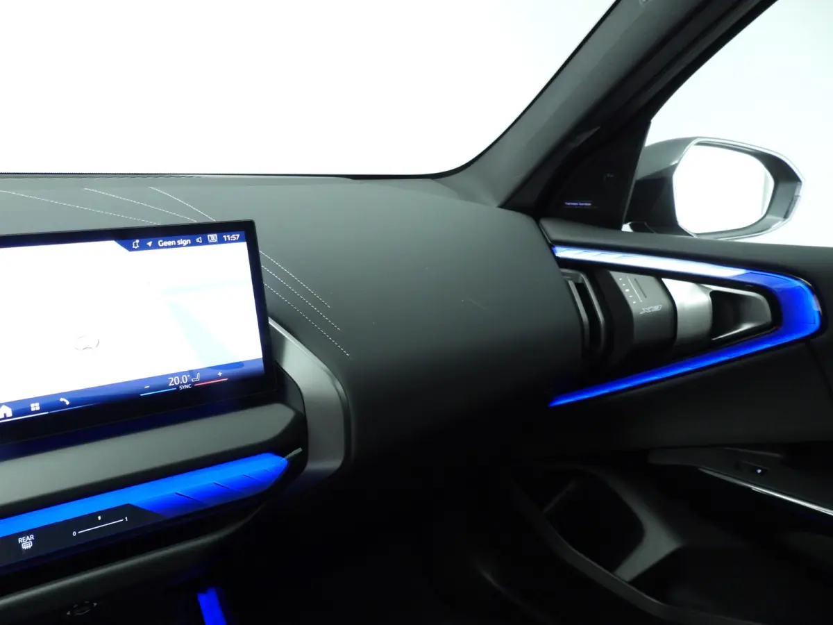30e xDrive M-Sportpakket / Panoramadak / Trekhaak / LED / SOH 100% / Getint glas / Park assist / Alu wielen 21 inch