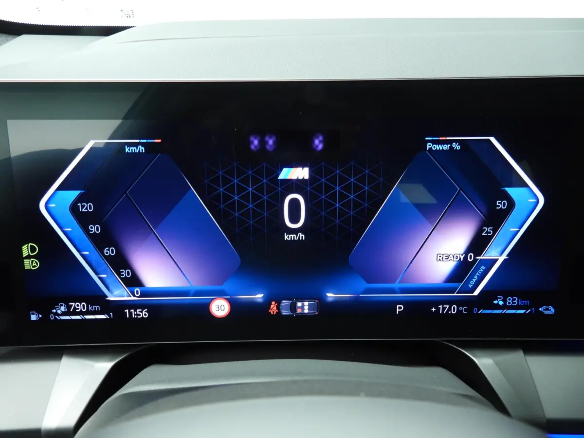 30e xDrive M-Sportpakket / Panoramadak / Trekhaak / LED / SOH 100% / Getint glas / Park assist / Alu wielen 21 inch