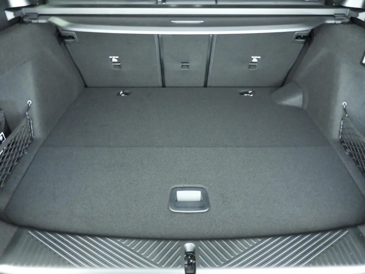 30e xDrive M-Sportpakket / Panoramadak / Trekhaak / LED / SOH 100% / Getint glas / Park assist / Alu wielen 21 inch