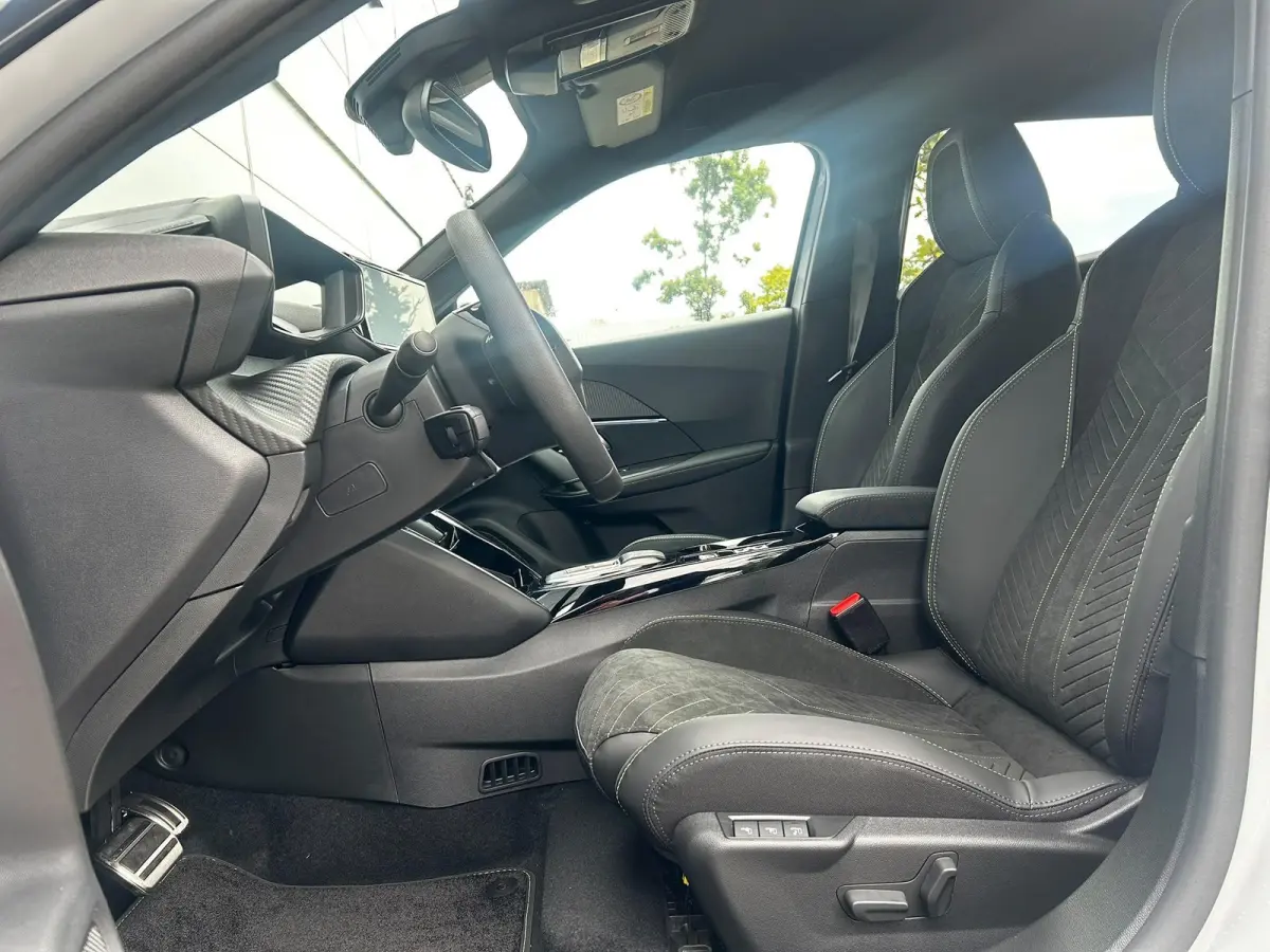 1.2 Hybrid 145 GT | 21% Korting | Camera | Adaptieve Cruise Control | Navigatie | Apple CarPlay/Android Auto