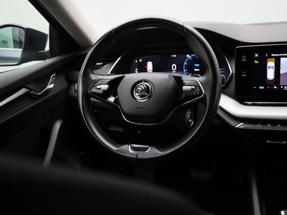 1.4 TSI iV PHEV Business Edition | Automaat | Virtual cockpit | Stoel verwarming | Navigatie | Apple CarPlay / Android Auto | Lichtmetalen velgen | Parkeersensoren | Keyless Start | Cruise c