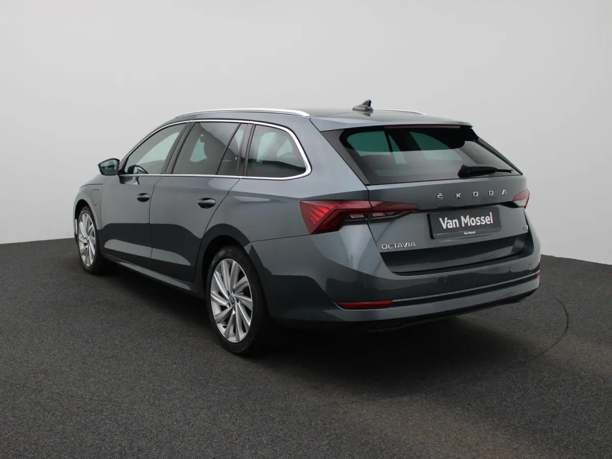 1.4 TSI iV PHEV Business Edition | Automaat | Virtual cockpit | Stoel verwarming | Navigatie | Apple CarPlay / Android Auto | Lichtmetalen velgen | Parkeersensoren | Keyless Start | Cruise c