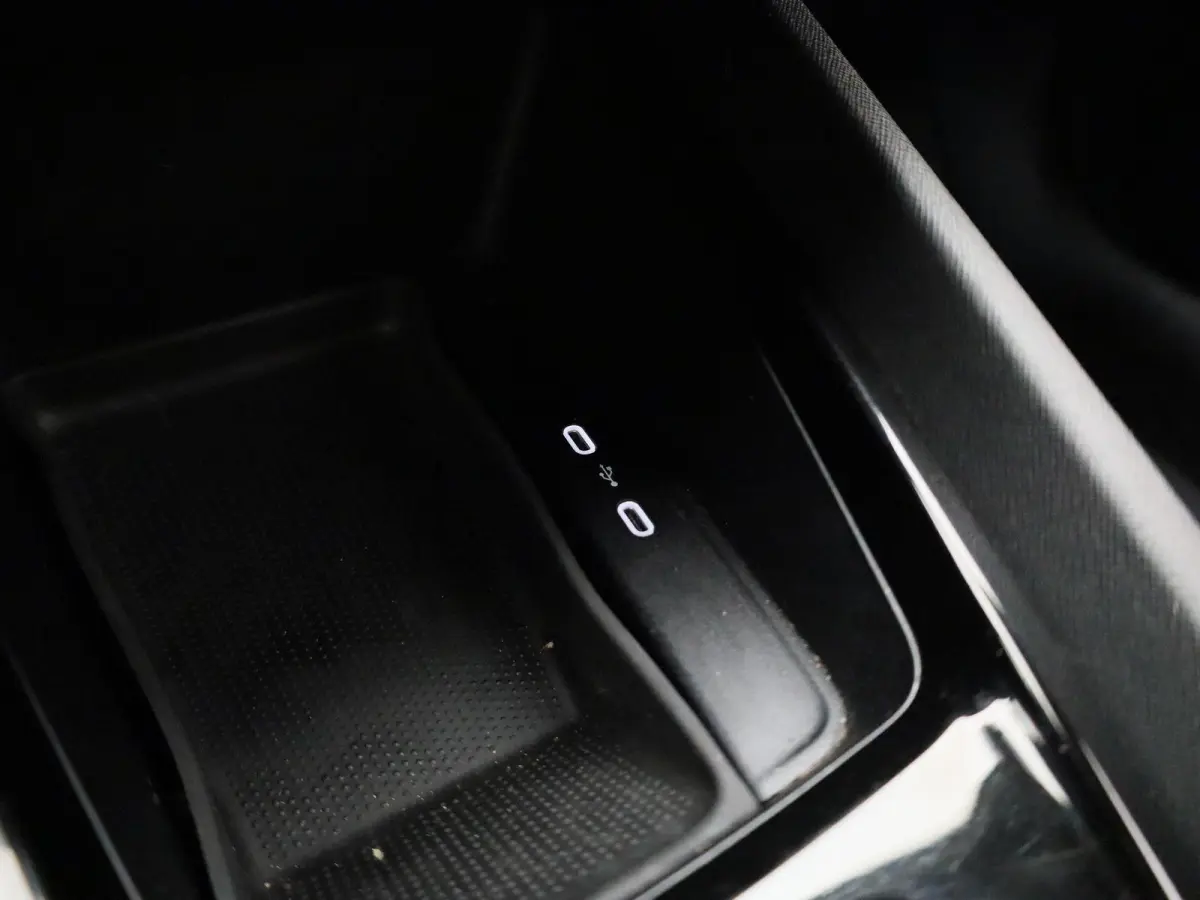 1.4 TSI iV PHEV Business Edition | Automaat | Virtual cockpit | Stoel verwarming | Navigatie | Apple CarPlay / Android Auto | Lichtmetalen velgen | Parkeersensoren | Keyless Start | Cruise c