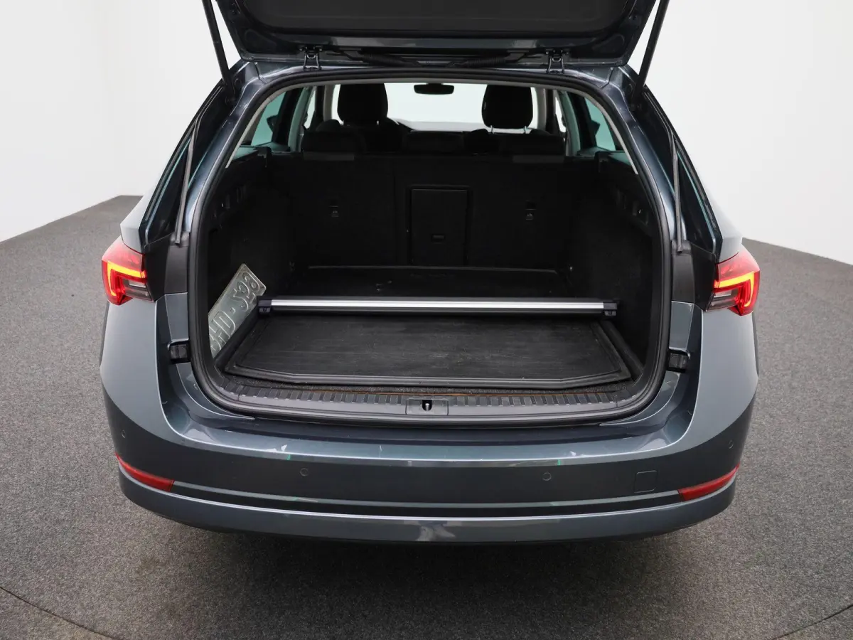 1.4 TSI iV PHEV Business Edition | Automaat | Virtual cockpit | Stoel verwarming | Navigatie | Apple CarPlay / Android Auto | Lichtmetalen velgen | Parkeersensoren | Keyless Start | Cruise c