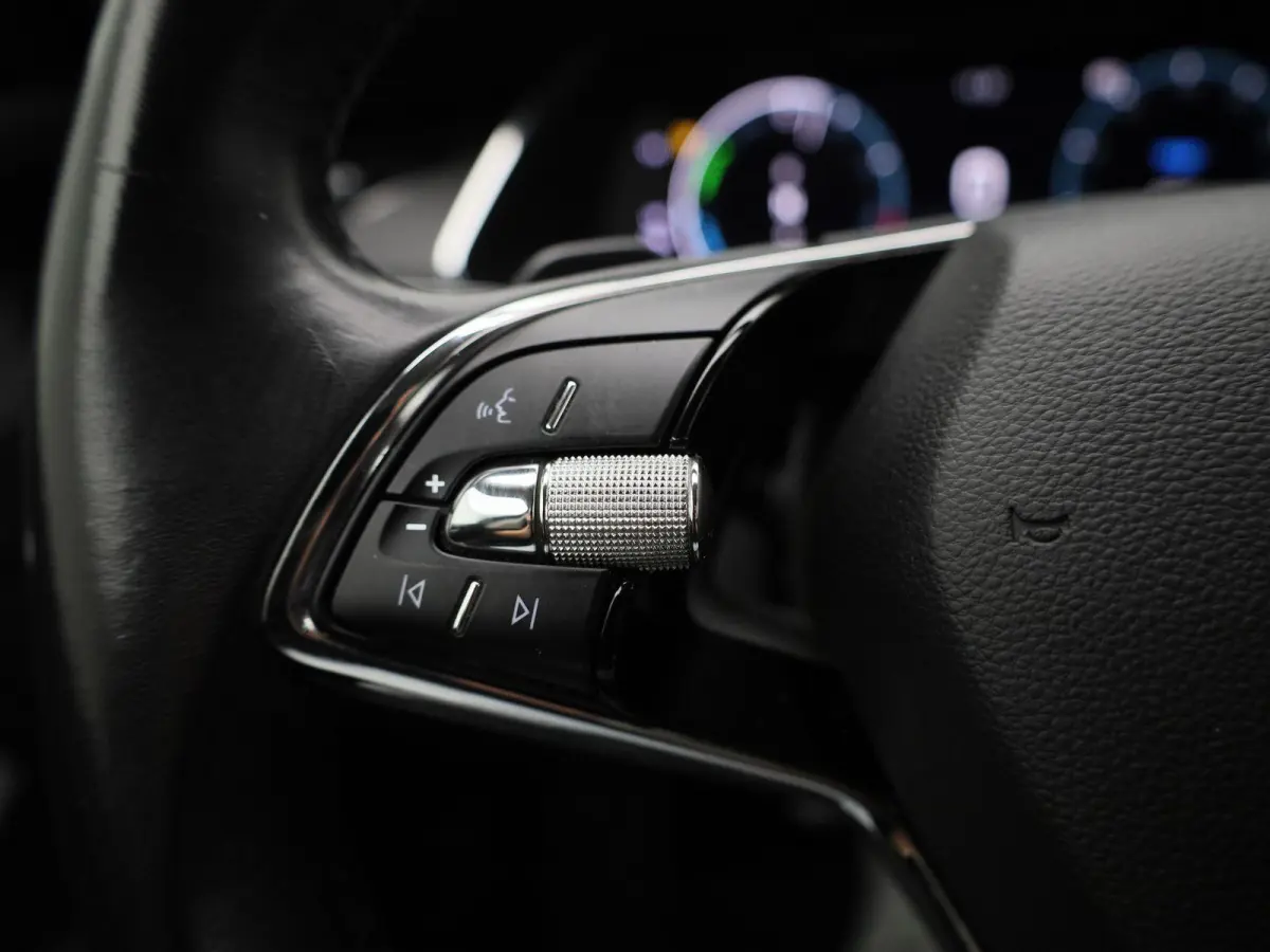 1.4 TSI iV PHEV Business Edition | Automaat | Virtual cockpit | Stoel verwarming | Navigatie | Apple CarPlay / Android Auto | Lichtmetalen velgen | Parkeersensoren | Keyless Start | Cruise c