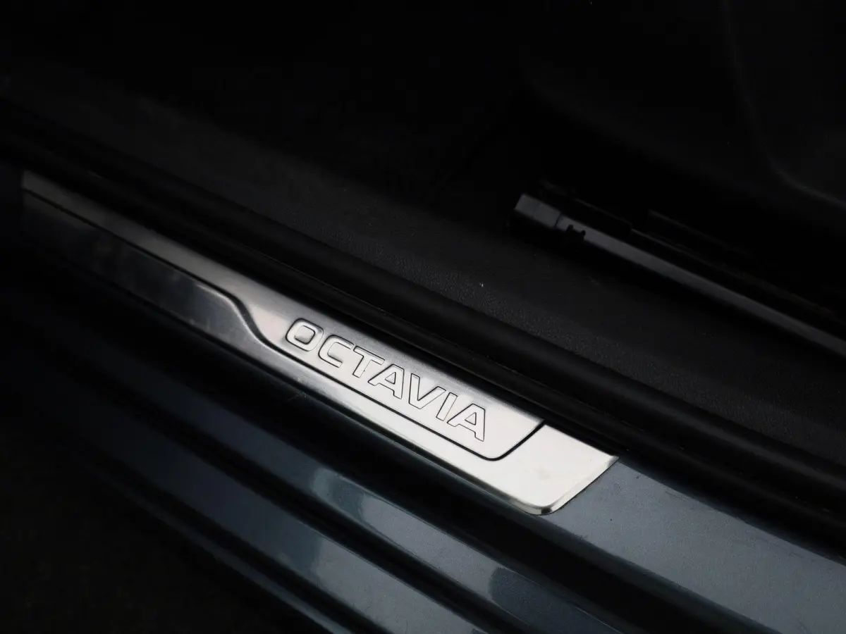 1.4 TSI iV PHEV Business Edition | Automaat | Virtual cockpit | Stoel verwarming | Navigatie | Apple CarPlay / Android Auto | Lichtmetalen velgen | Parkeersensoren | Keyless Start | Cruise c
