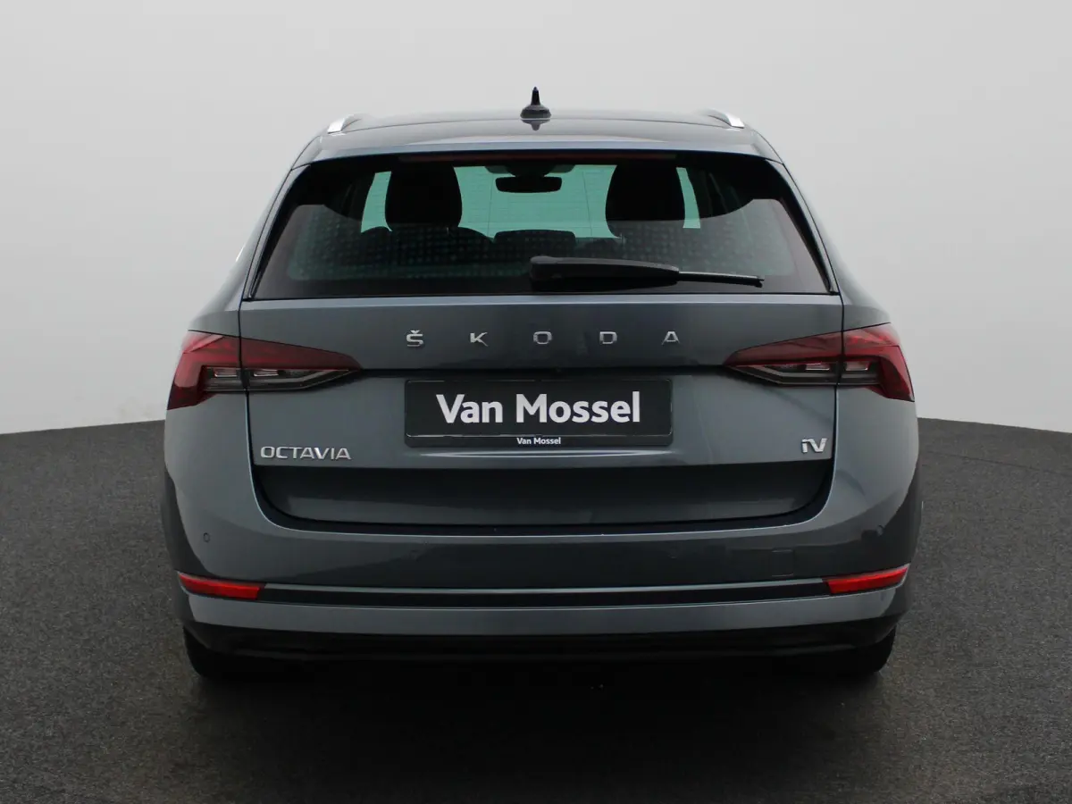 1.4 TSI iV PHEV Business Edition | Automaat | Virtual cockpit | Stoel verwarming | Navigatie | Apple CarPlay / Android Auto | Lichtmetalen velgen | Parkeersensoren | Keyless Start | Cruise c