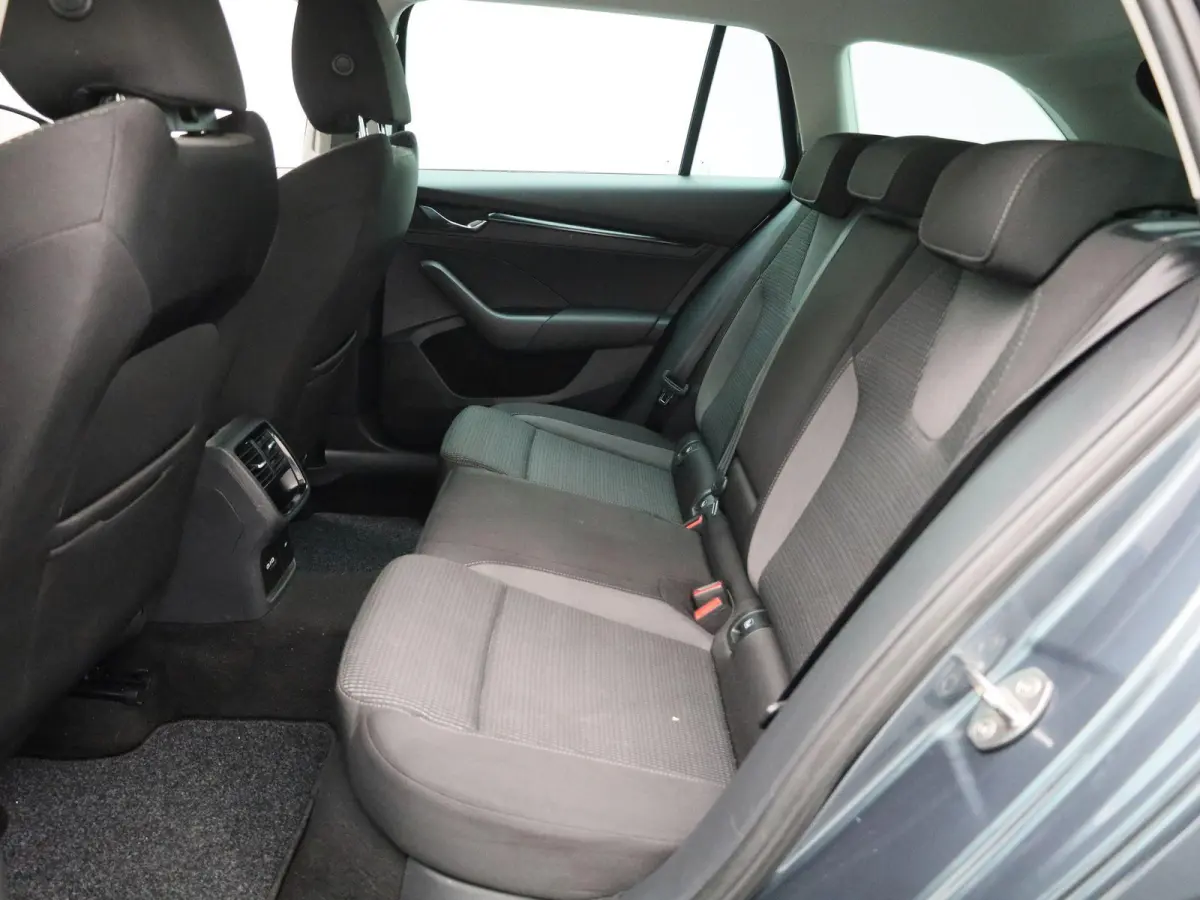 1.4 TSI iV PHEV Business Edition | Automaat | Virtual cockpit | Stoel verwarming | Navigatie | Apple CarPlay / Android Auto | Lichtmetalen velgen | Parkeersensoren | Keyless Start | Cruise c
