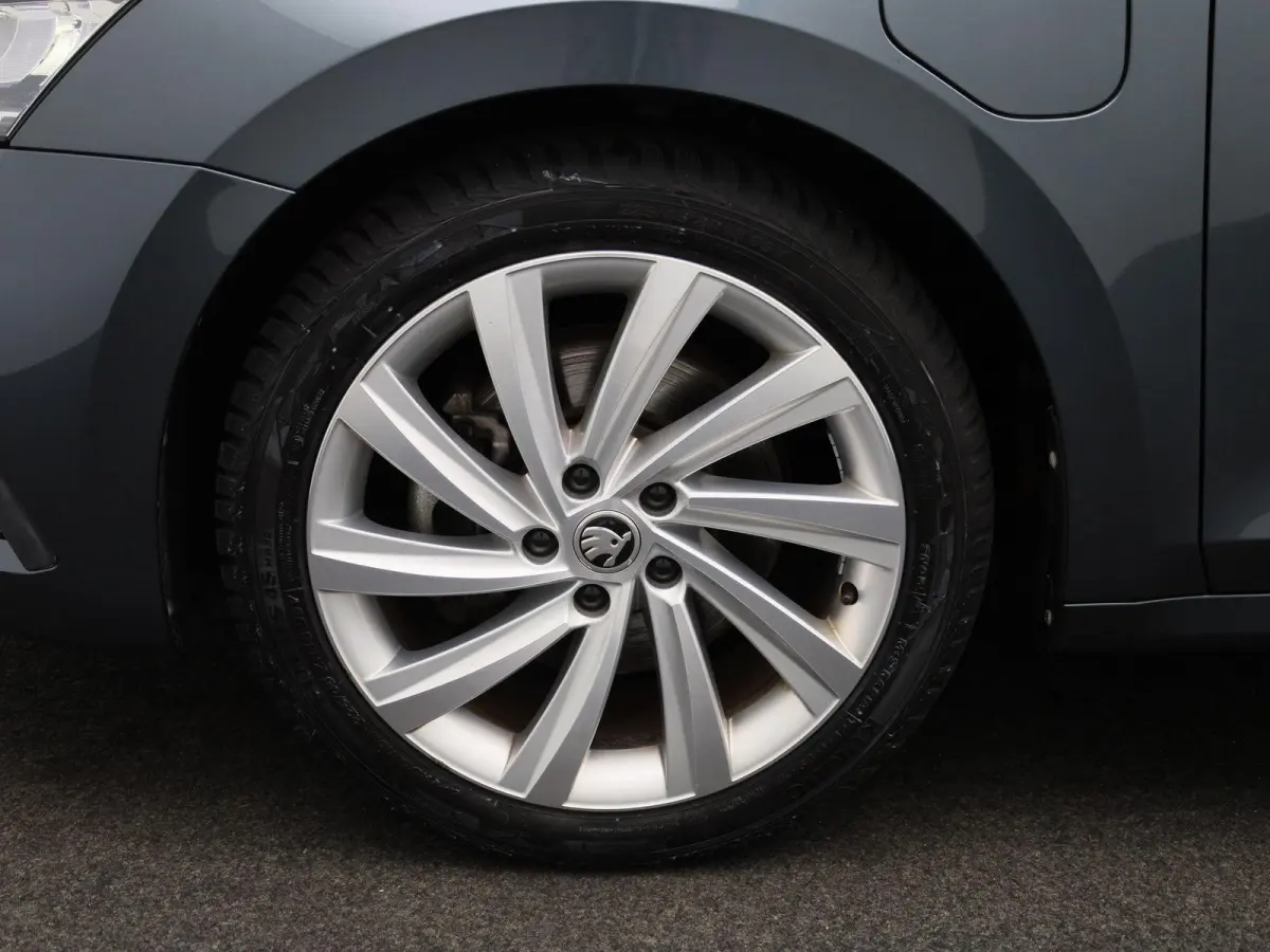 1.4 TSI iV PHEV Business Edition | Automaat | Virtual cockpit | Stoel verwarming | Navigatie | Apple CarPlay / Android Auto | Lichtmetalen velgen | Parkeersensoren | Keyless Start | Cruise c